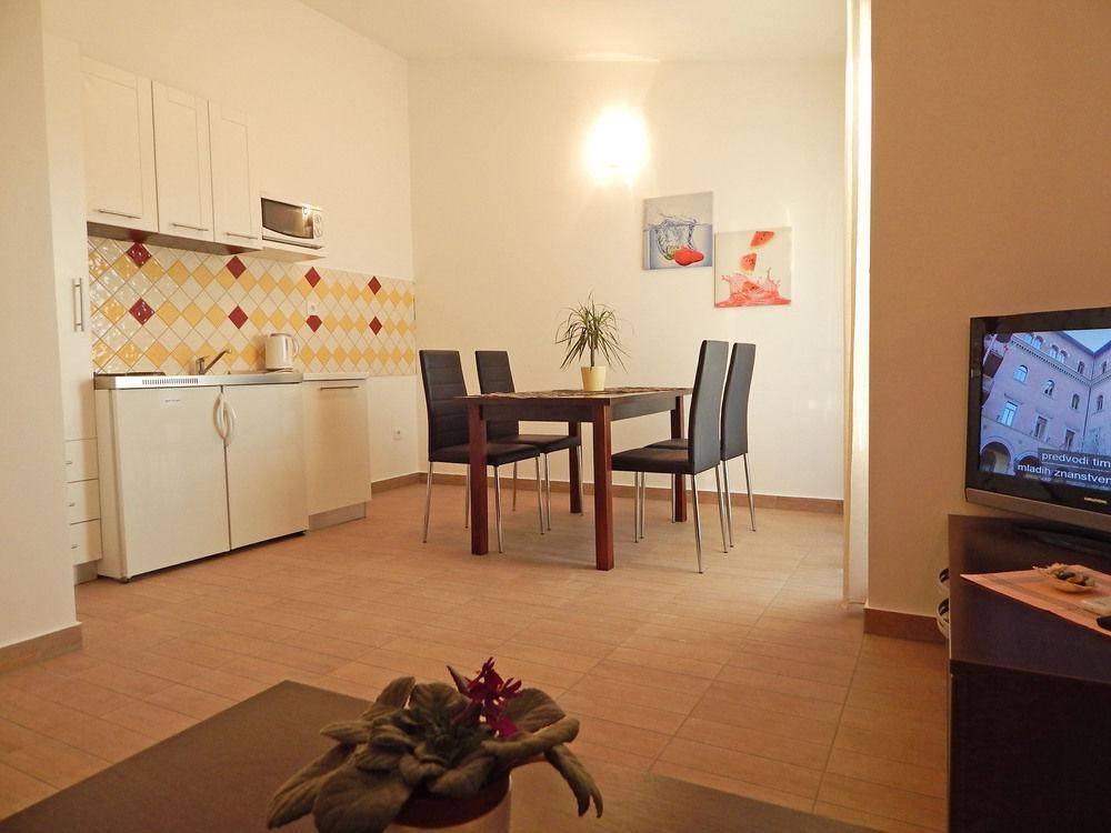 פודסטראנה Apartments Vukovic מראה חיצוני תמונה